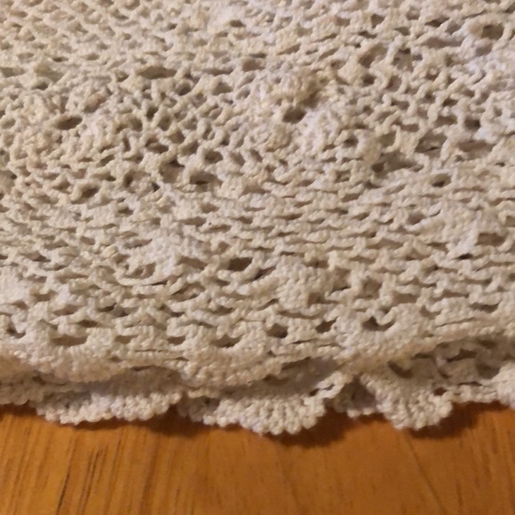 Vintage Crochet Table Cover - Picture 11 of 12
